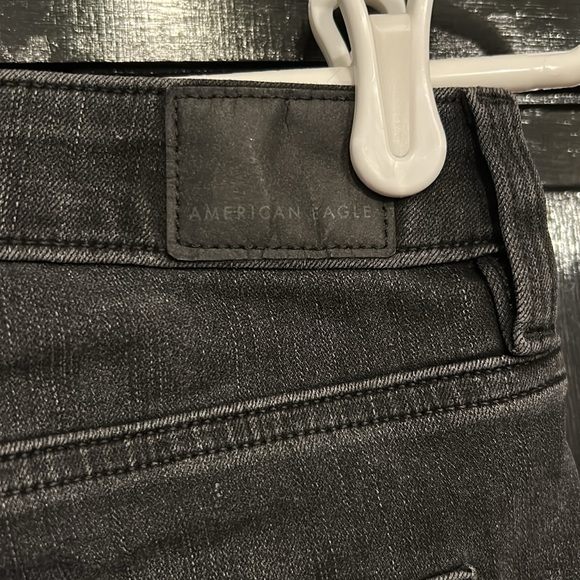 American Eagle The Dream Short Midi Black Denim Shorts Distressed Womens Size 4 - Picture 4 of 9